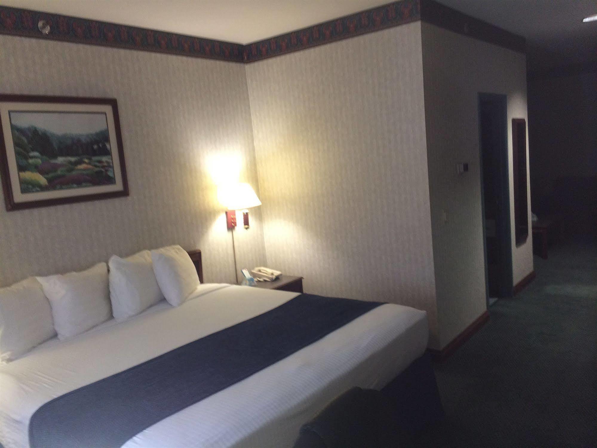 Best Western Elkhart Inn & Suites Экстерьер фото